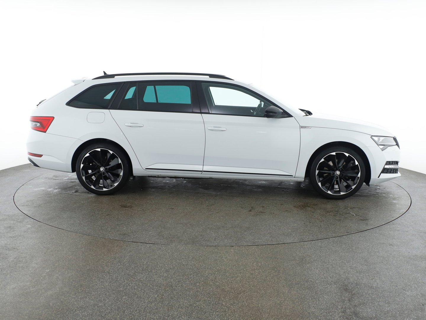 Škoda SUPERB Combi iV SPORTLINE DSG | Bild 4 von 32