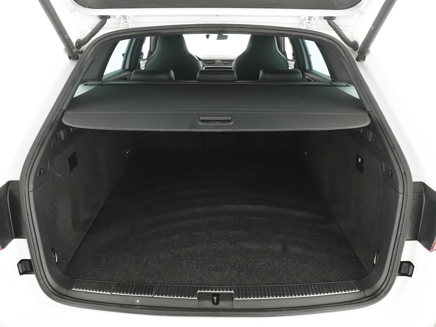 Škoda SUPERB Combi iV SPORTLINE DSG | Bild 10 von 14