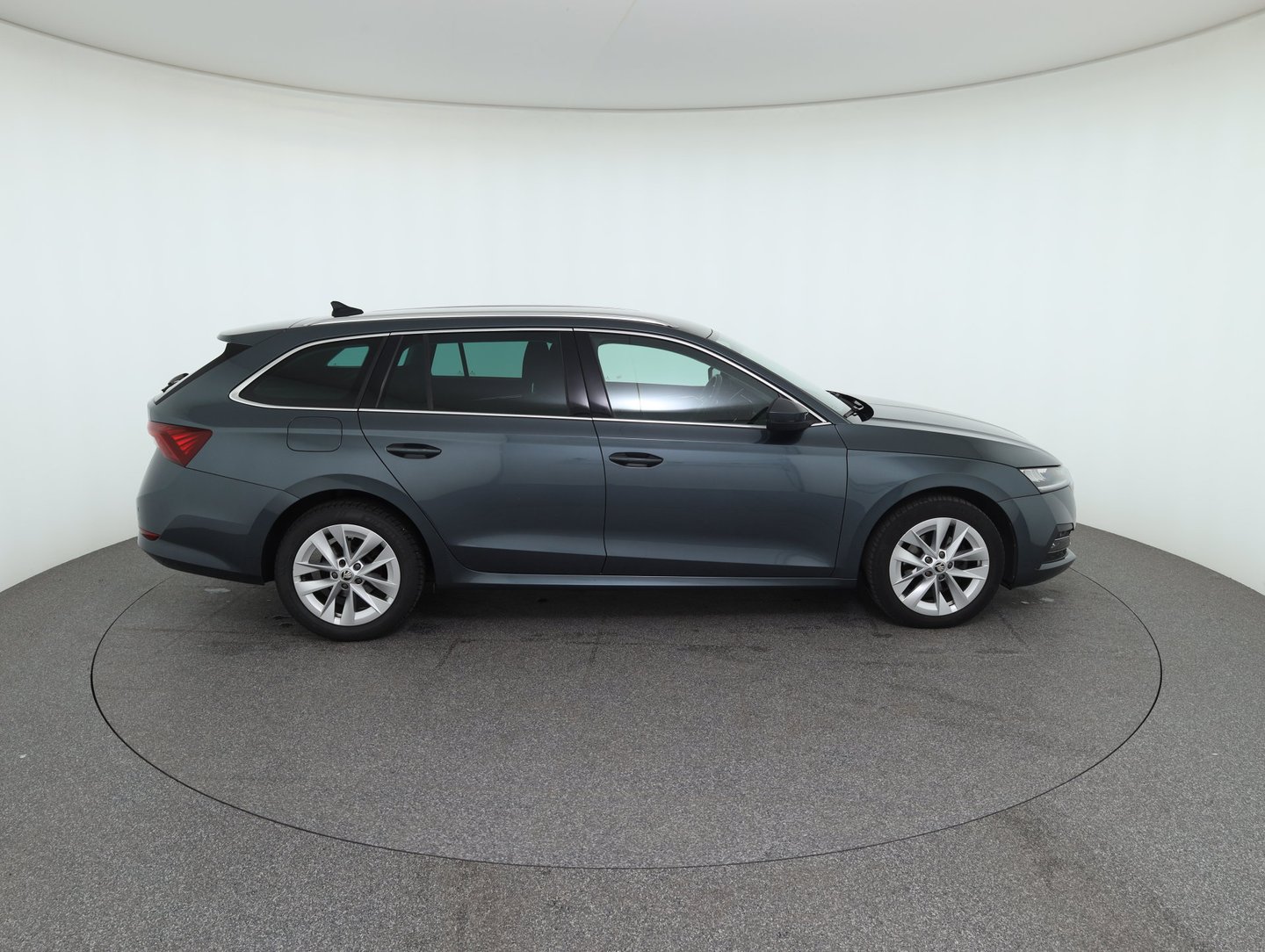 Škoda OCTAVIA Combi Style TDI DSG | Bild 4 von 32