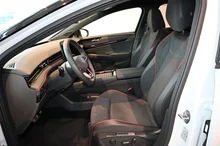 VW ID.7 Tourer GTX 4MOTION 250kW Business in Gletscherweiß Metallic Dach Schwarz