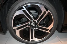 VW ID.7 Tourer GTX 4MOTION 250kW Business in Gletscherweiß Metallic Dach Schwarz