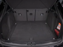 Porsche Macan II in tiefschwarzmetallic