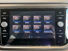 VW T-Roc Design TSI ACT DSG in Black Oak Brown Metallic