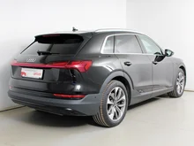 Audi e-tron 50 quattro 230 kW Business in Mythosschwarz Metallic