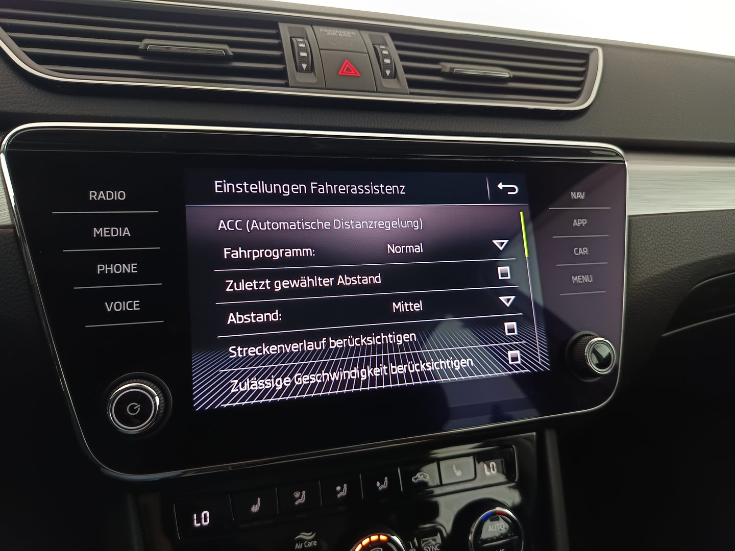 Škoda SUPERB Combi Ambition TDI | Bild 25 von 35