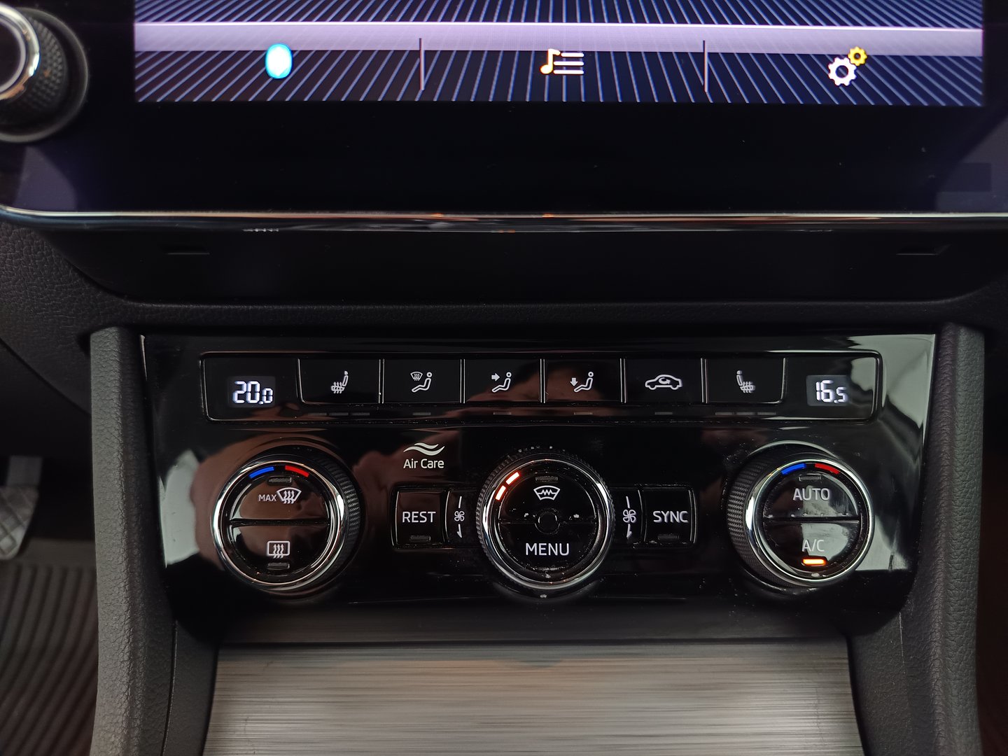 Škoda SUPERB Combi Ambition TDI | Bild 30 von 35