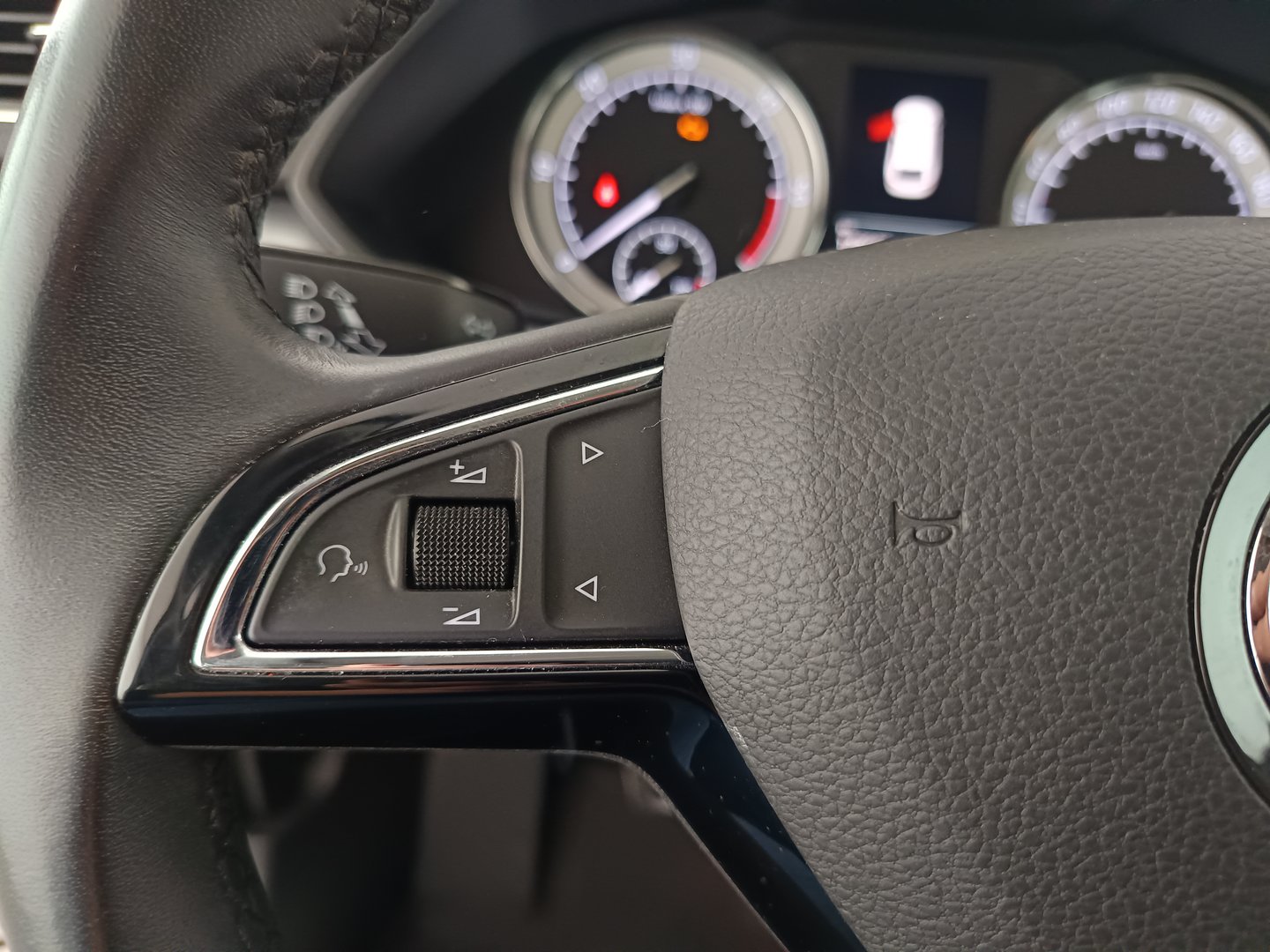 Škoda SUPERB Combi Ambition TDI | Bild 16 von 35