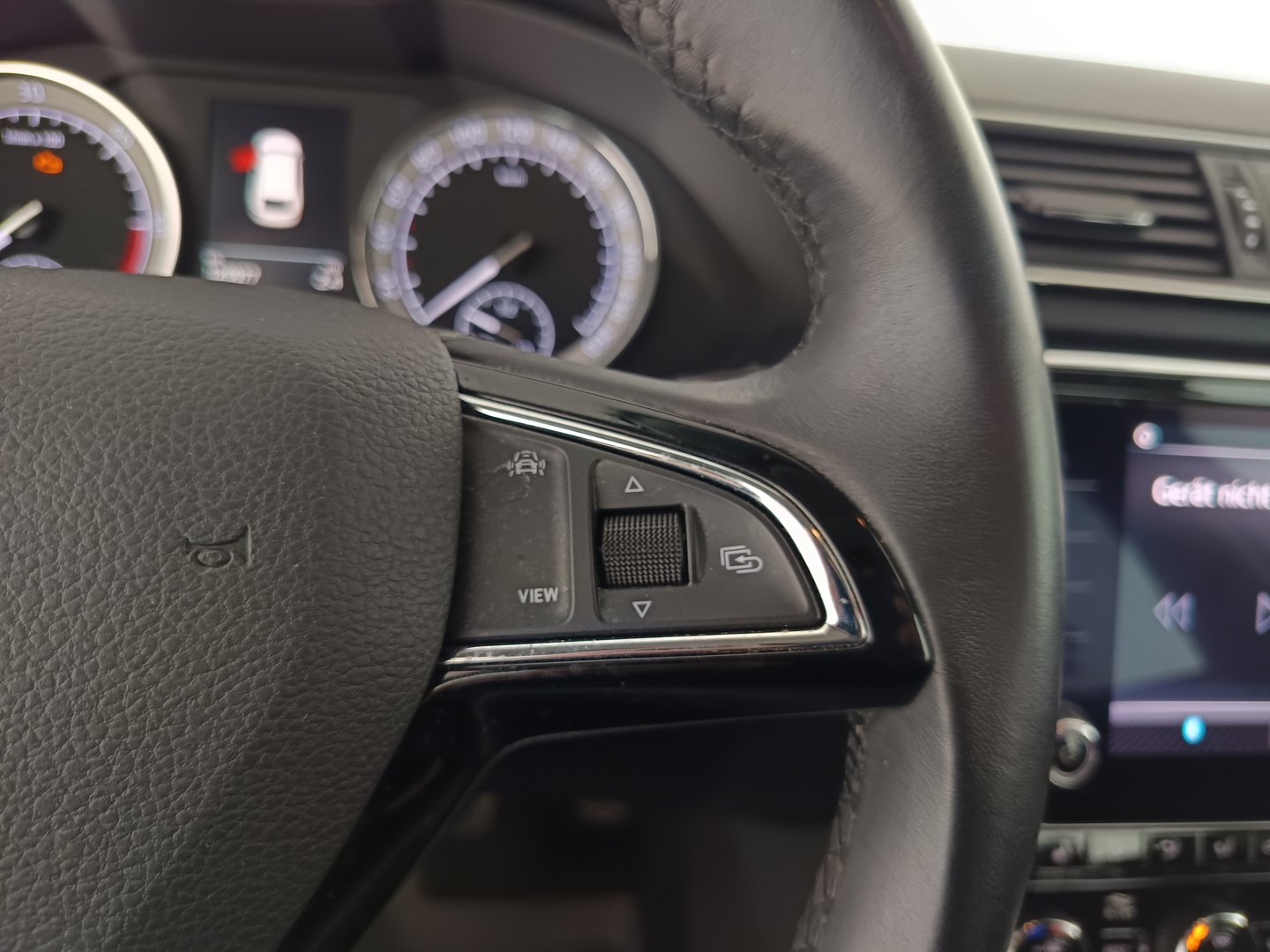 Škoda SUPERB Combi Ambition TDI | Bild 17 von 35