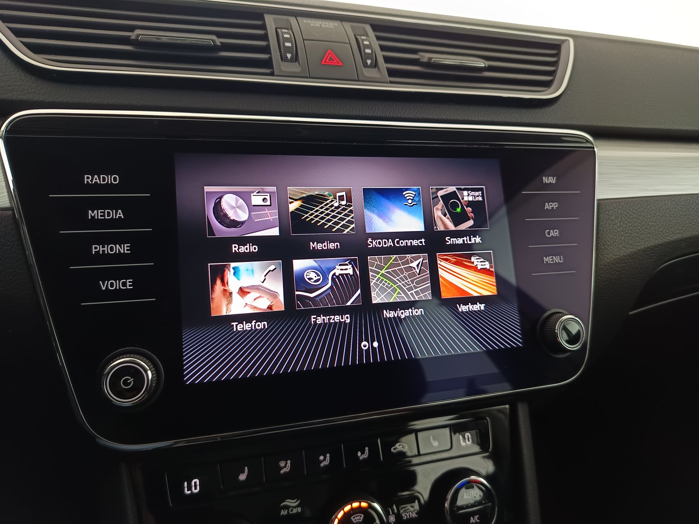 Škoda SUPERB Combi Ambition TDI | Bild 19 von 35