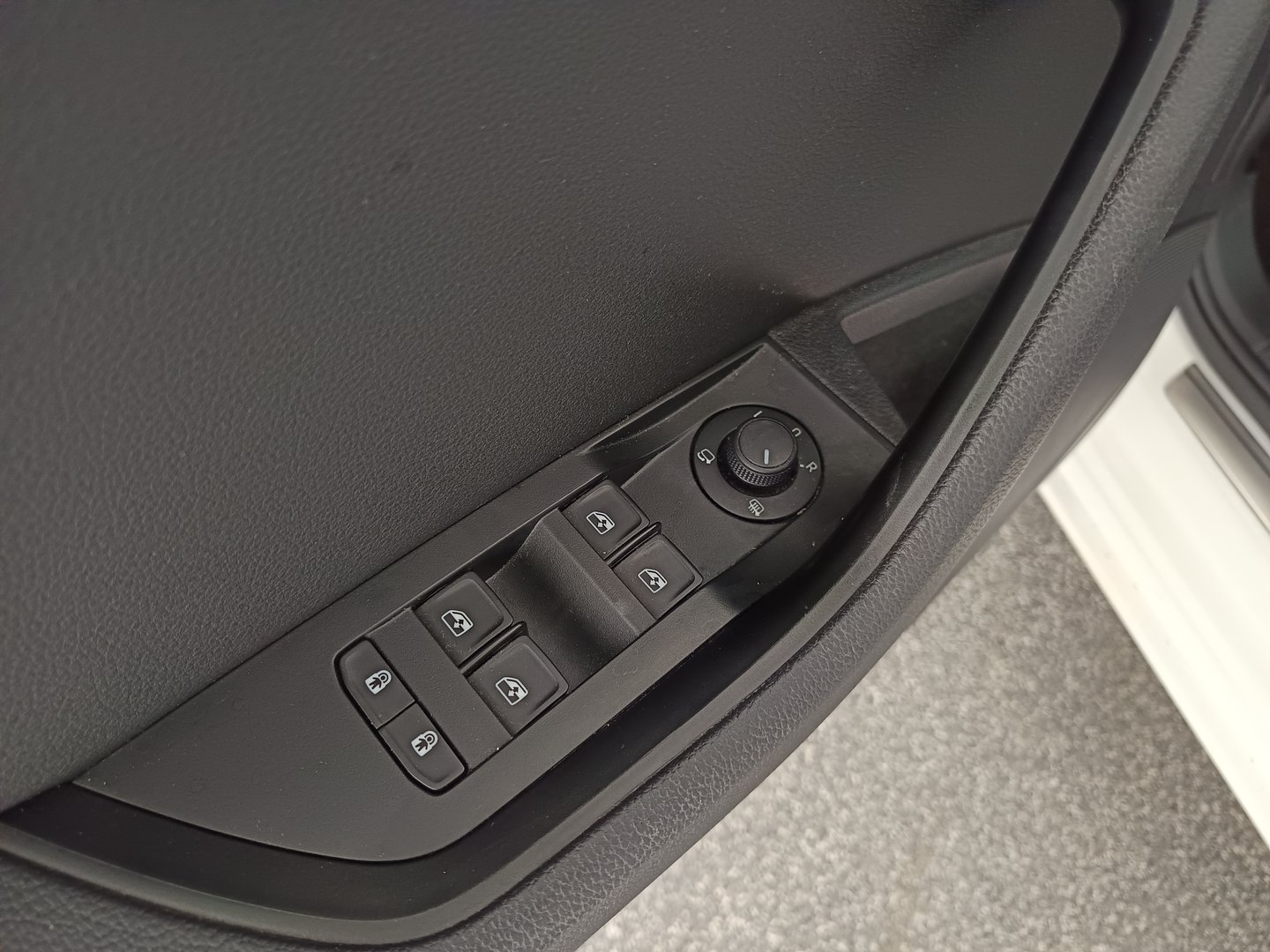 Škoda SUPERB Combi Ambition TDI | Bild 11 von 35