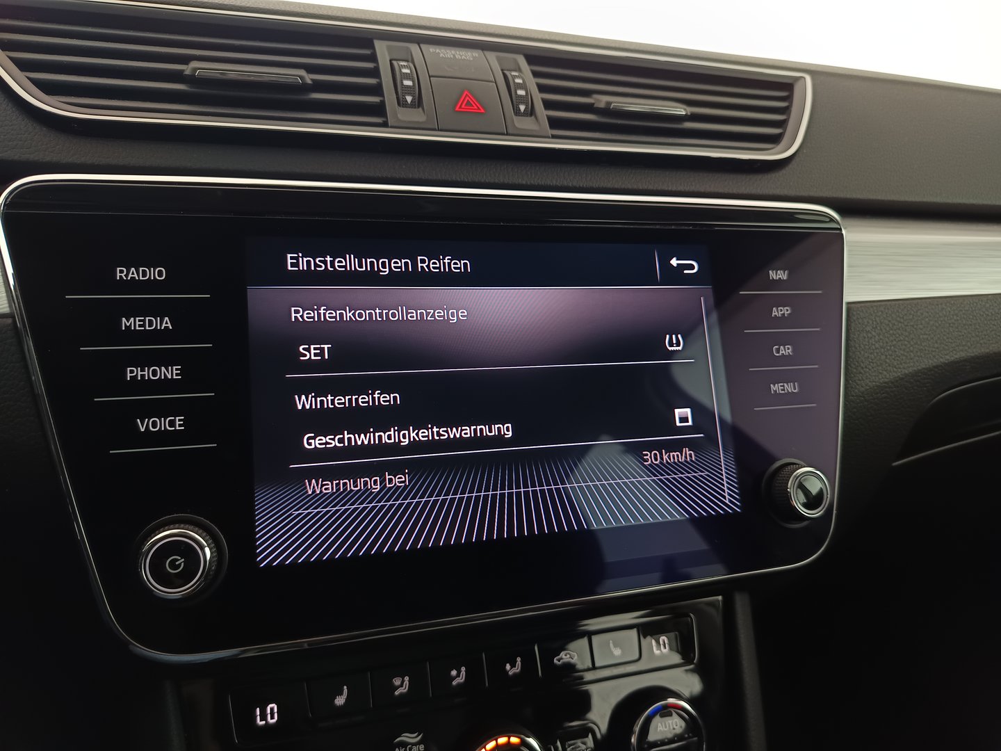Škoda SUPERB Combi Ambition TDI | Bild 28 von 35
