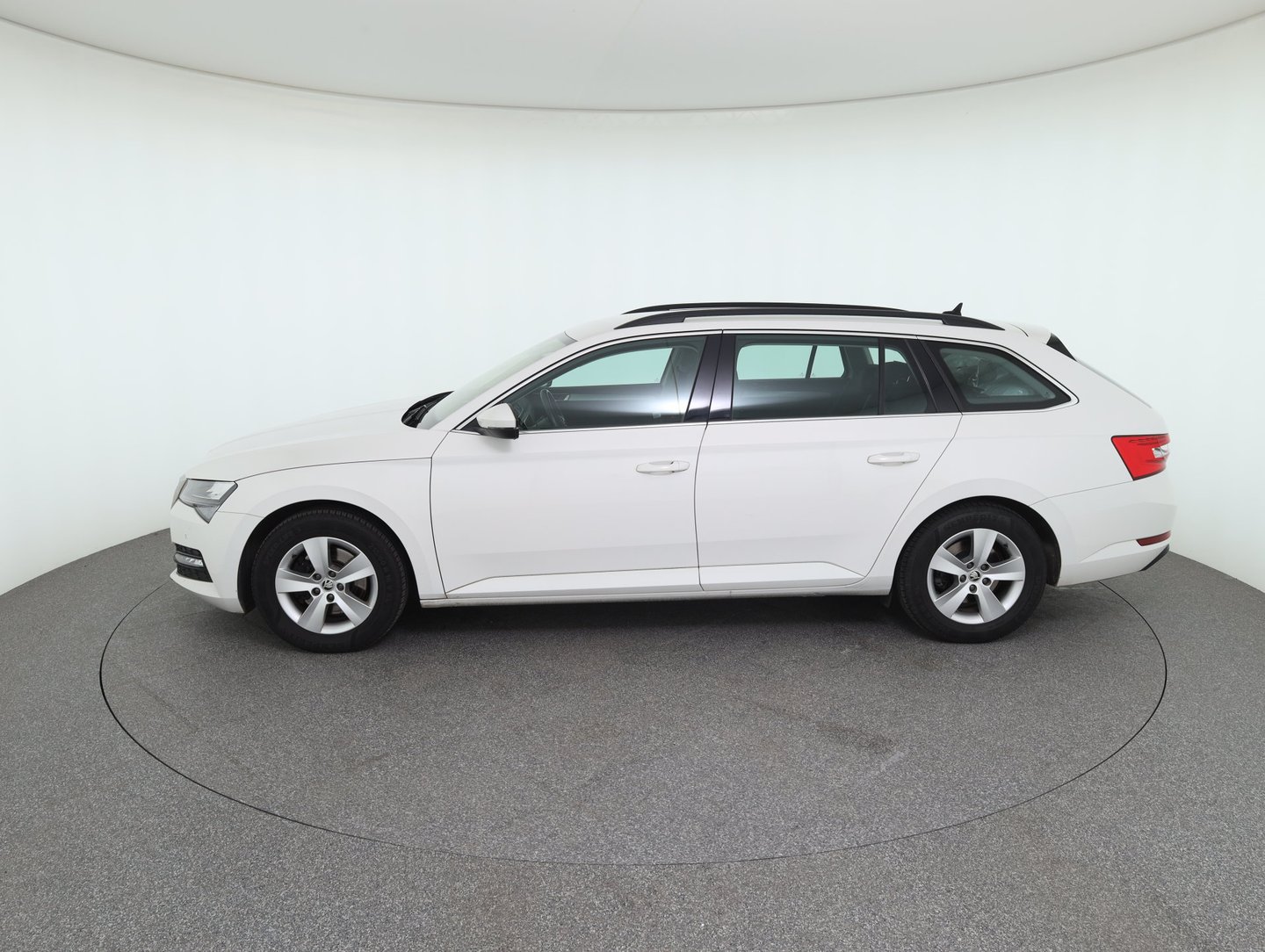 Škoda SUPERB Combi Ambition TDI | Bild 8 von 35