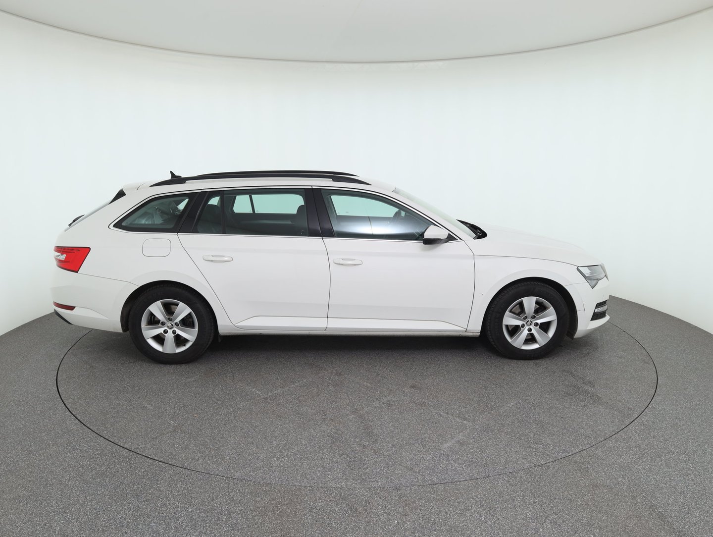 Škoda SUPERB Combi Ambition TDI | Bild 4 von 35
