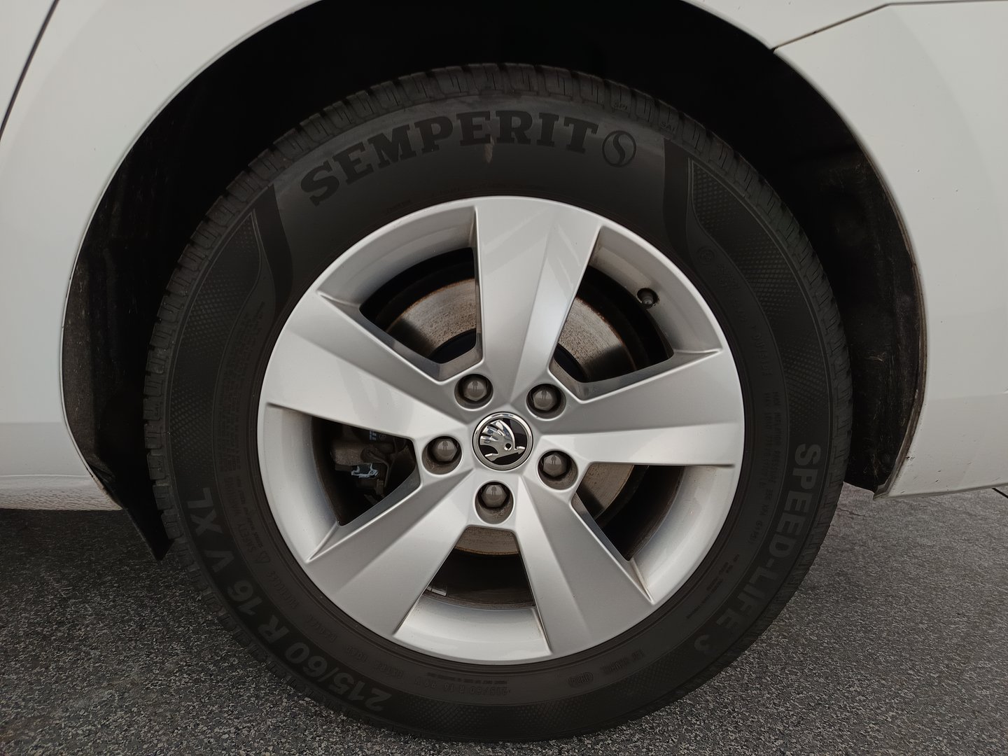 Škoda SUPERB Combi Ambition TDI | Bild 9 von 35