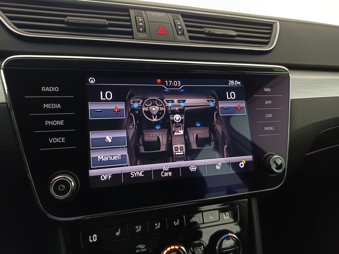 Škoda SUPERB Combi Ambition TDI | Bild 21 von 35