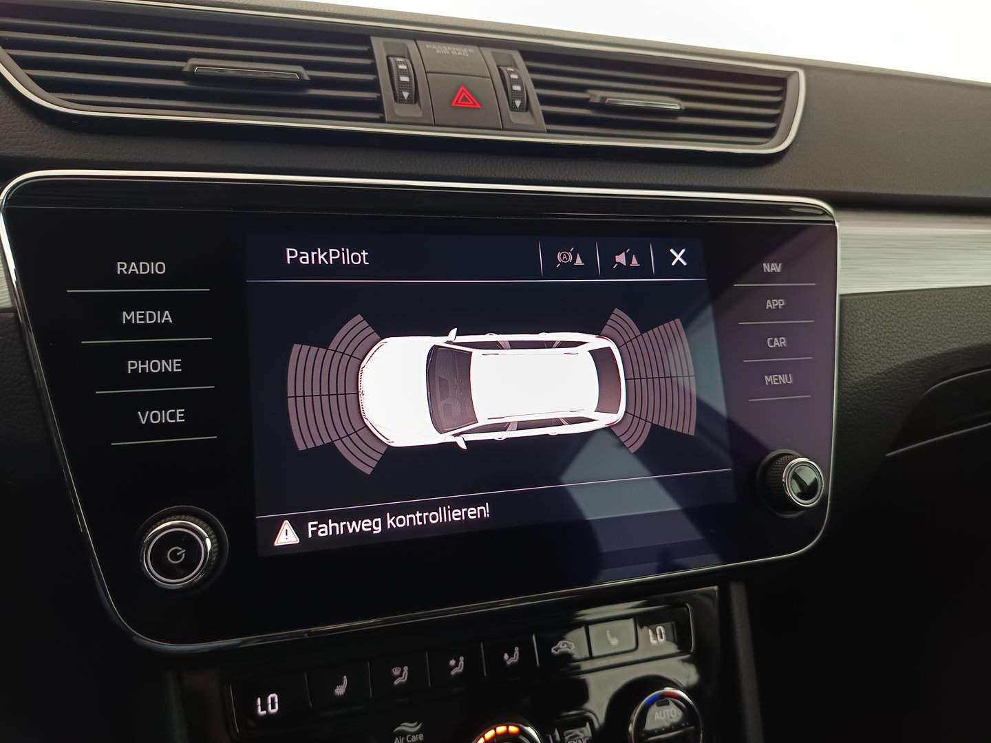 Škoda SUPERB Combi Ambition TDI | Bild 29 von 35