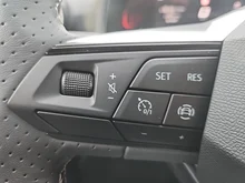 SEAT Arona FR 1.0 TSI in Liminal-Rot Dach Nacht-Schwarz