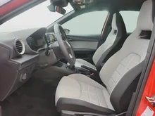 SEAT Arona FR 1.0 TSI in Liminal-Rot Dach Nacht-Schwarz