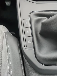 SEAT Arona FR 1.0 TSI in Liminal-Rot Dach Nacht-Schwarz