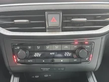 SEAT Arona FR 1.0 TSI in Liminal-Rot Dach Nacht-Schwarz