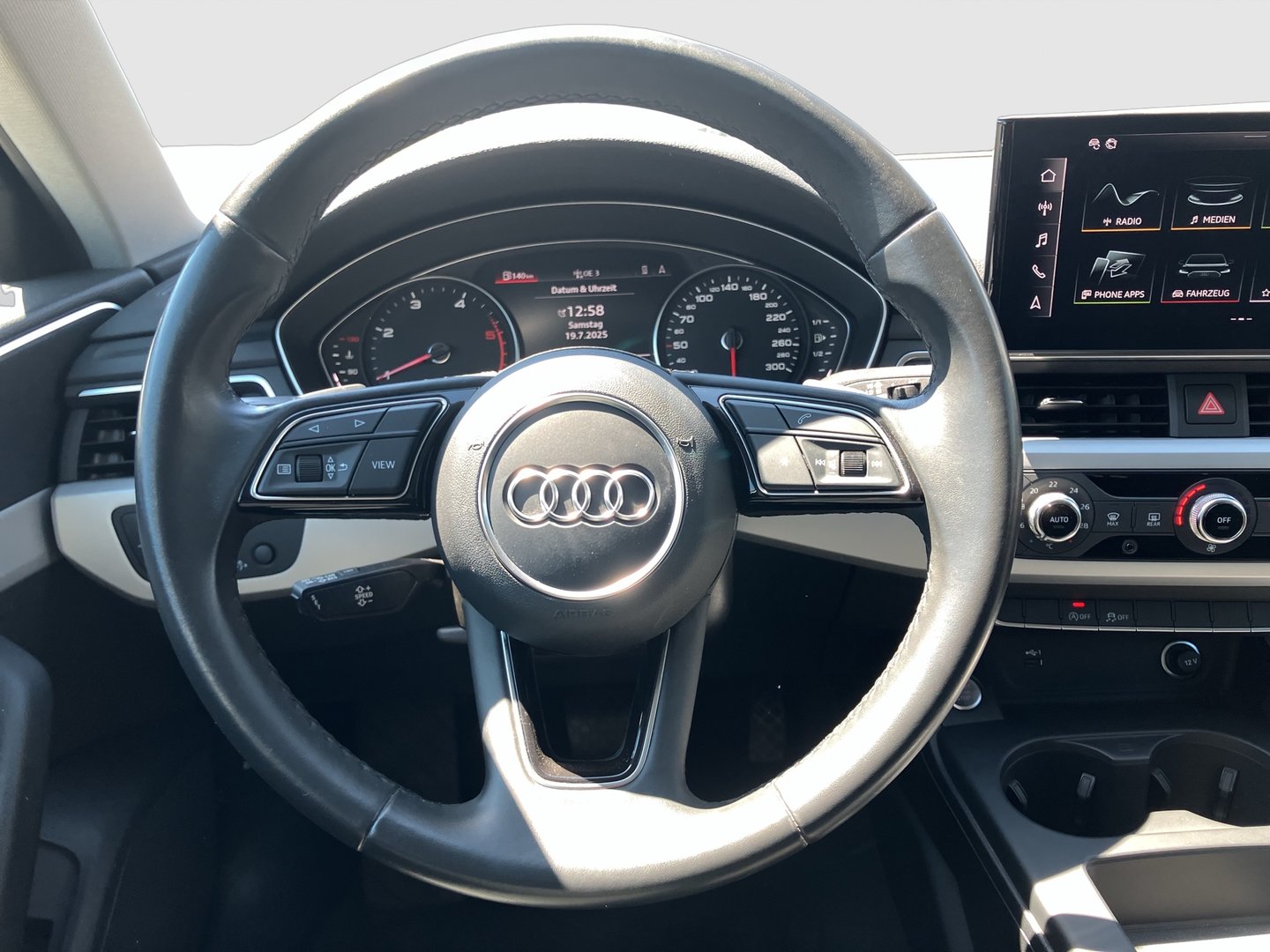 Audi A4 Avant 30 TDI advanced | Bild 20 von 25