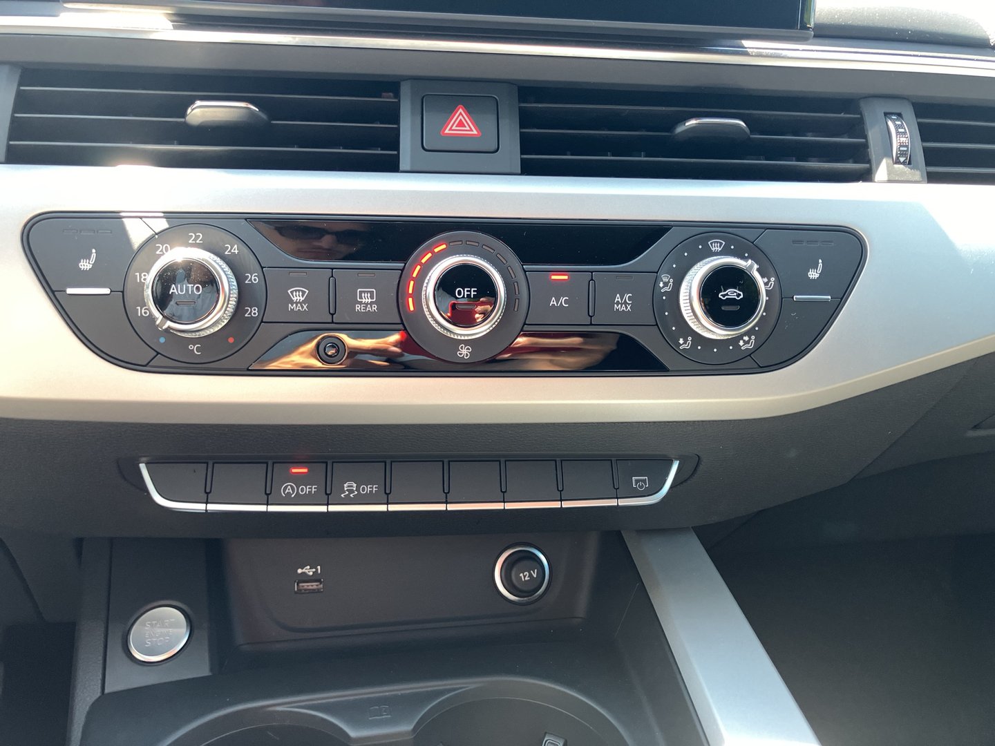 Audi A4 Avant 30 TDI advanced | Bild 16 von 25