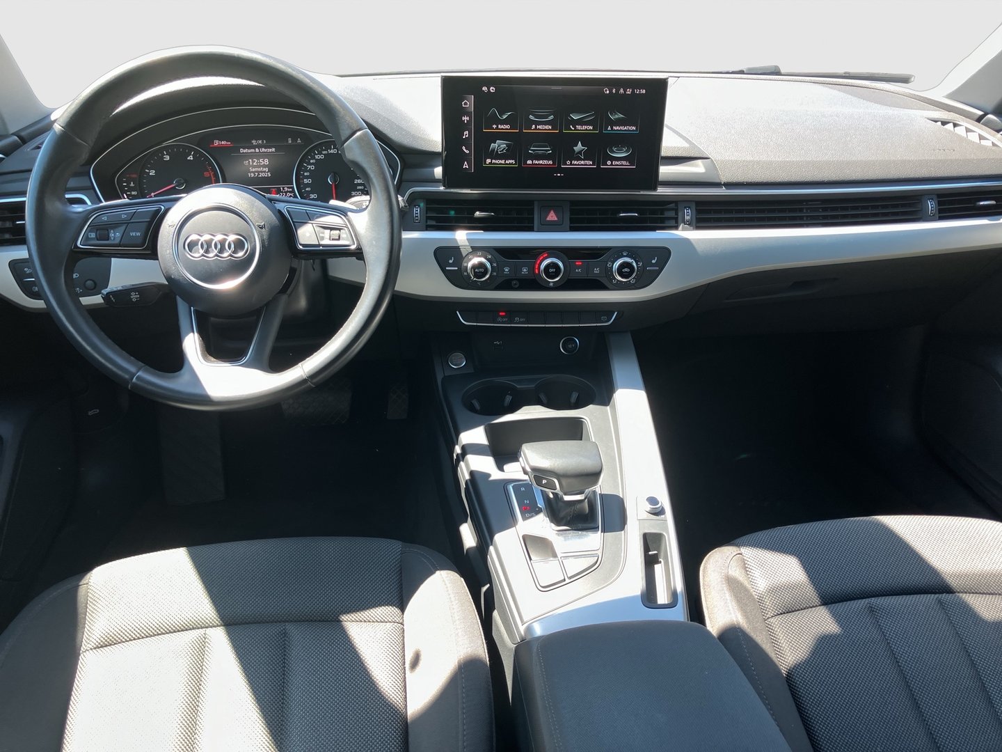 Audi A4 Avant 30 TDI advanced | Bild 19 von 25