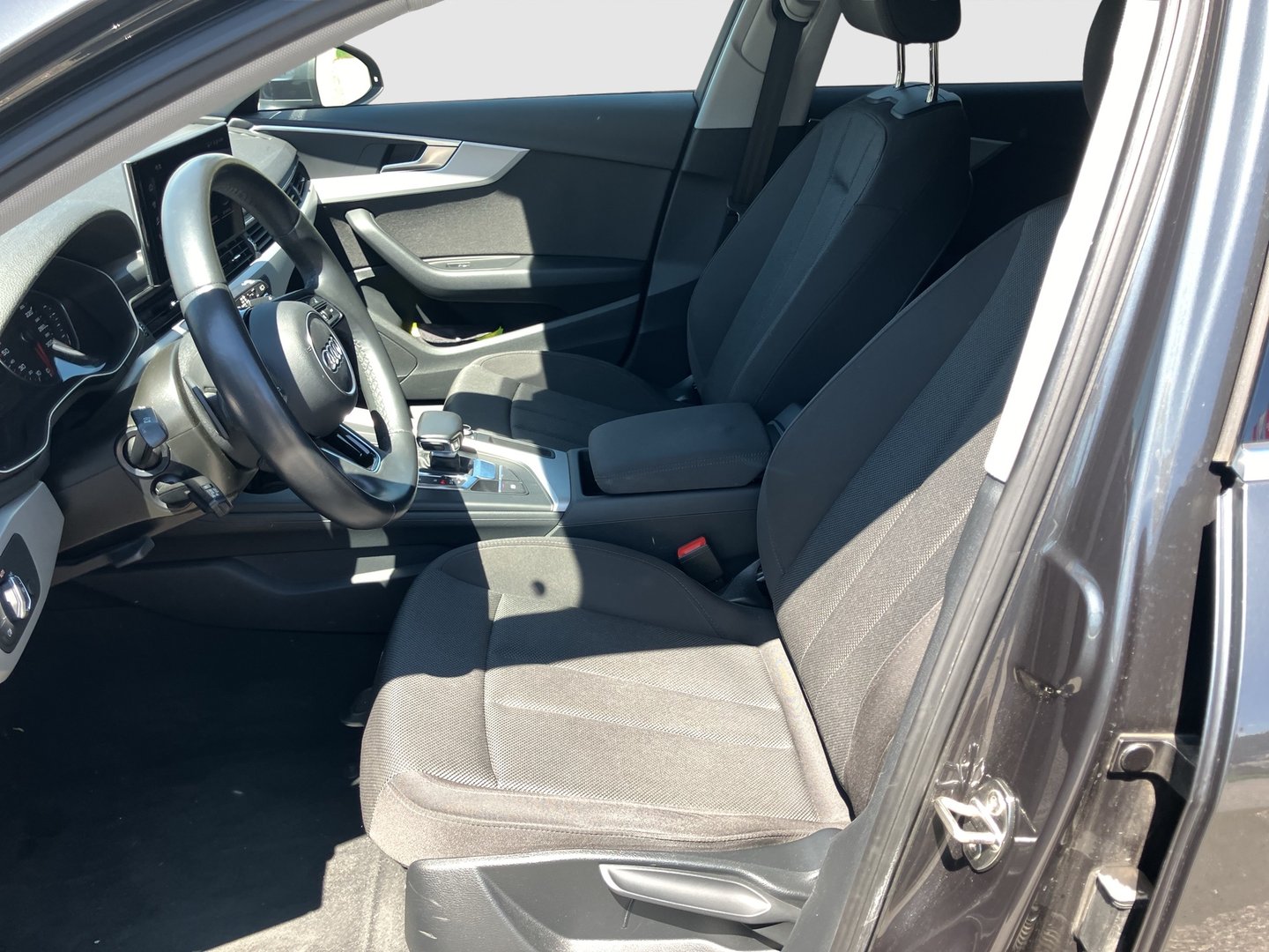 Audi A4 Avant 30 TDI advanced | Bild 17 von 25