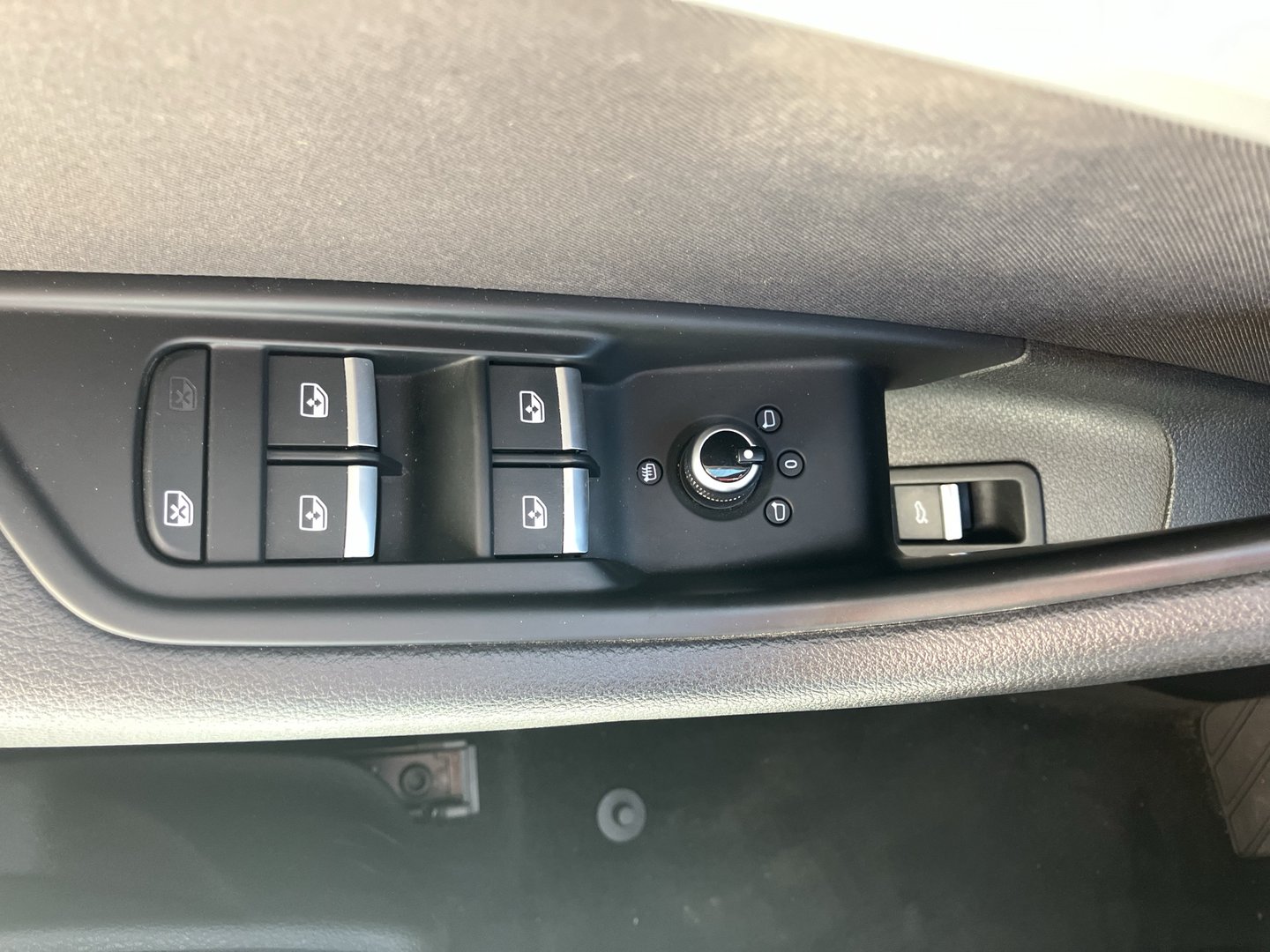 Audi A4 Avant 30 TDI advanced | Bild 12 von 25