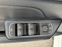 Mercedes B B 180 in polarweiß