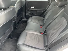 Mercedes B B 180 in polarweiß
