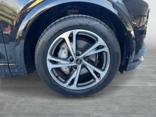 Audi Q6 e-tron quattro 285 kW in 0E Mythosschwarz Metallic