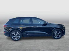 Audi Q6 e-tron quattro 285 kW in 0E Mythosschwarz Metallic