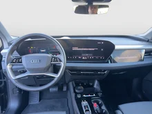 Audi Q6 e-tron quattro 285 kW in 0E Mythosschwarz Metallic