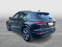 Audi Q6 e-tron quattro 285 kW in 0E Mythosschwarz Metallic