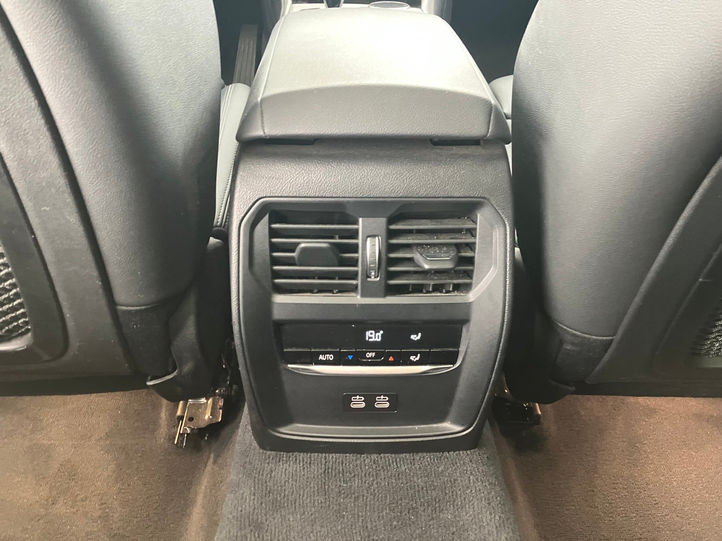 BMW 318d 48 V Touring Aut. | Bild 18 von 22