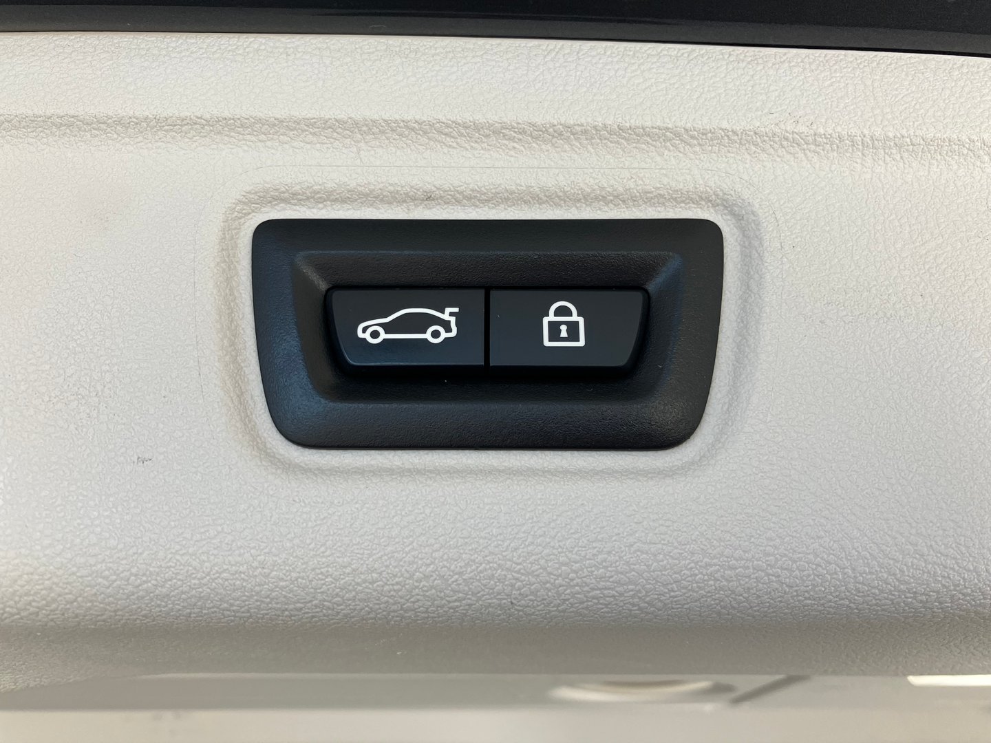 BMW 318d 48 V Touring Aut. | Bild 20 von 22