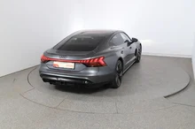 Audi e-tron GT in daytonagrau perleffekt