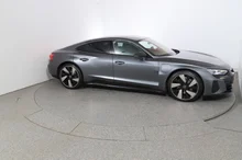 Audi e-tron GT in daytonagrau perleffekt