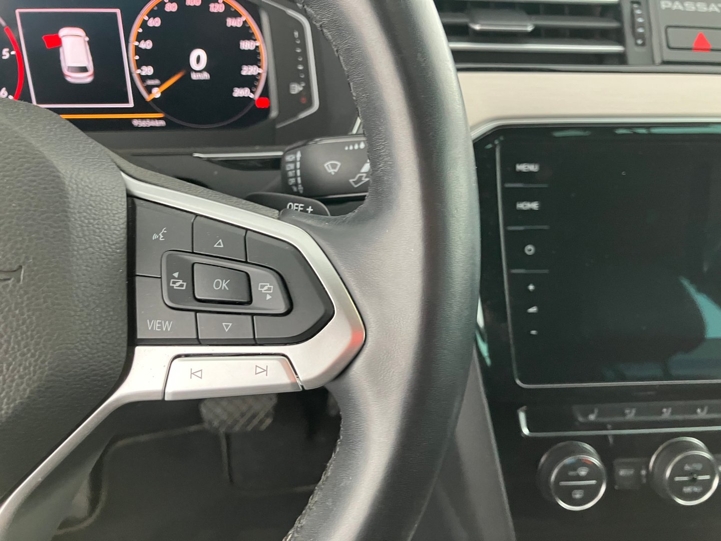 VW Passat Variant Elegance TDI DSG | Bild 16 von 25