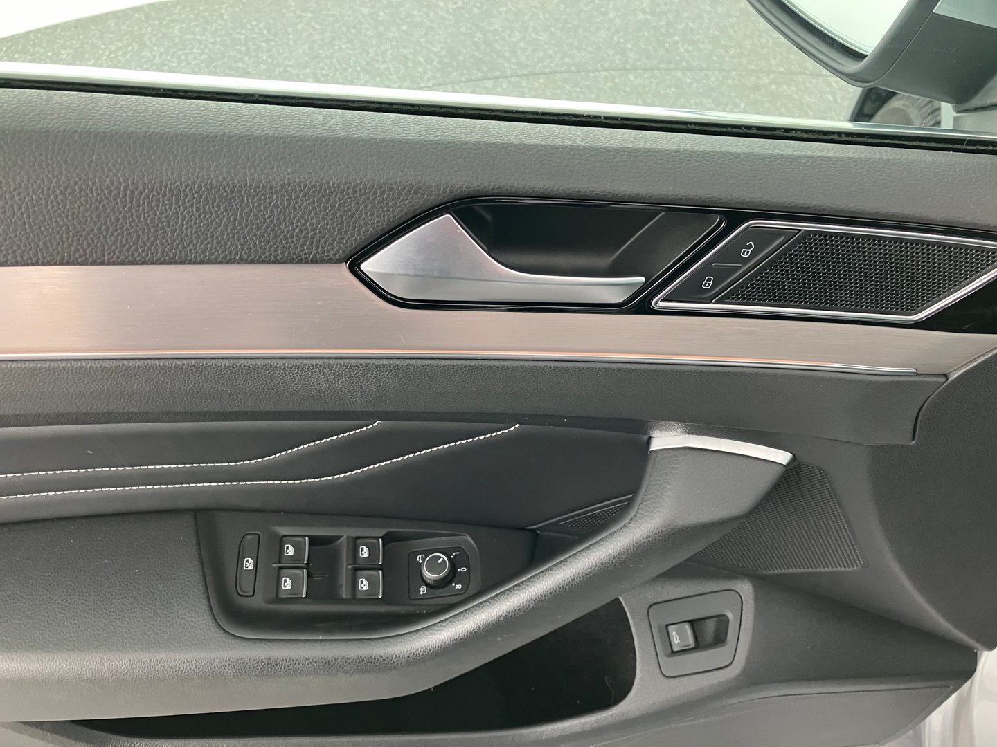 VW Passat Variant Elegance TDI DSG | Bild 4 von 14
