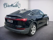 Audi e-tron Sportback 55 300 kW Business in Brillantschwarz