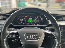 Audi e-tron Sportback 55 300 kW Business in Brillantschwarz