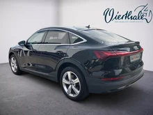 Audi e-tron Sportback 55 300 kW Business in Brillantschwarz