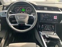 Audi e-tron Sportback 55 300 kW Business in Brillantschwarz