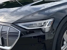 Audi e-tron Sportback 55 300 kW Business in Brillantschwarz