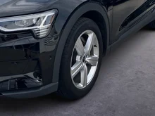 Audi e-tron Sportback 55 300 kW Business in Brillantschwarz