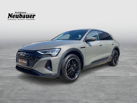 Audi Q8 55 e-tron quattro business