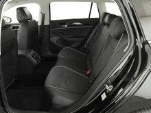 VW Passat Variant Business eHybrid 150kW in Grenadillschwarz Metallic