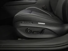 VW Passat Variant Business eHybrid 150kW in Grenadillschwarz Metallic